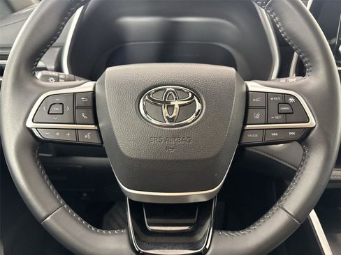 Certified 2025 Toyota Highlander XSE AWD/4WD image 17