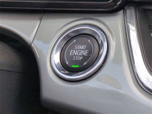 Certified 2025 Chevrolet Trax LT image 32