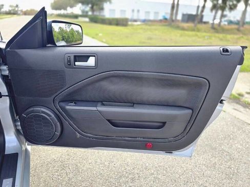Used 2006 Ford Mustang GT Premium image 11