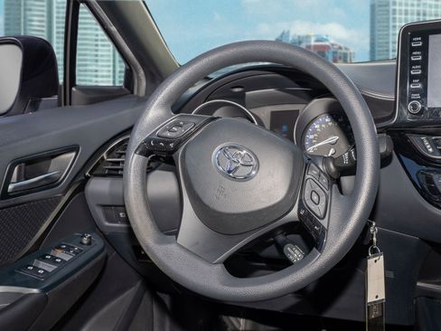 Used 2019 Toyota C-HR LE image 20