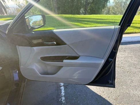 Used 2017 Honda Accord LX image 9