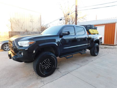 Used 2021 Toyota Tacoma SR5 image 3