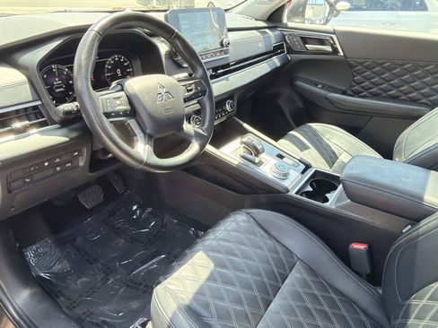 Used 2024 Mitsubishi Outlander 4WD Plug-In Hybrid image 13