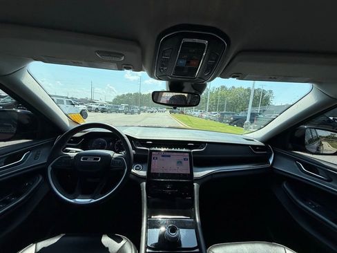 Used 2023 Jeep Grand Cherokee L Limited w/ Black Appearance Package RWD image 11