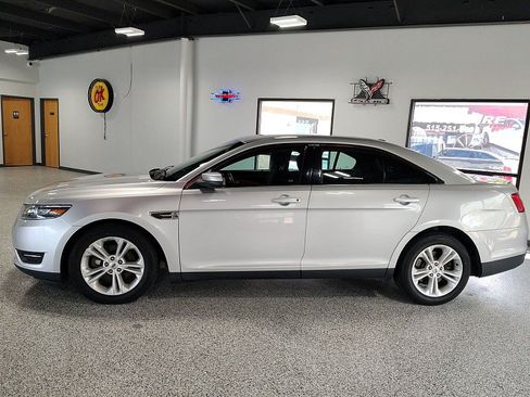 Used 2016 Ford Taurus SEL FWD image 2