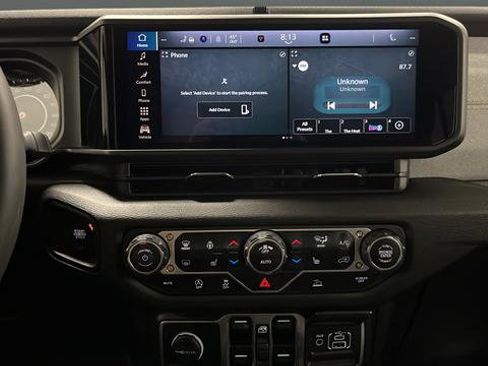 Used 2024 Jeep Wrangler Sport S image 12