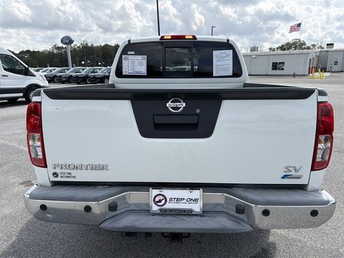 Used 2017 Nissan Frontier SV w/ SV Value Truck Package image 6