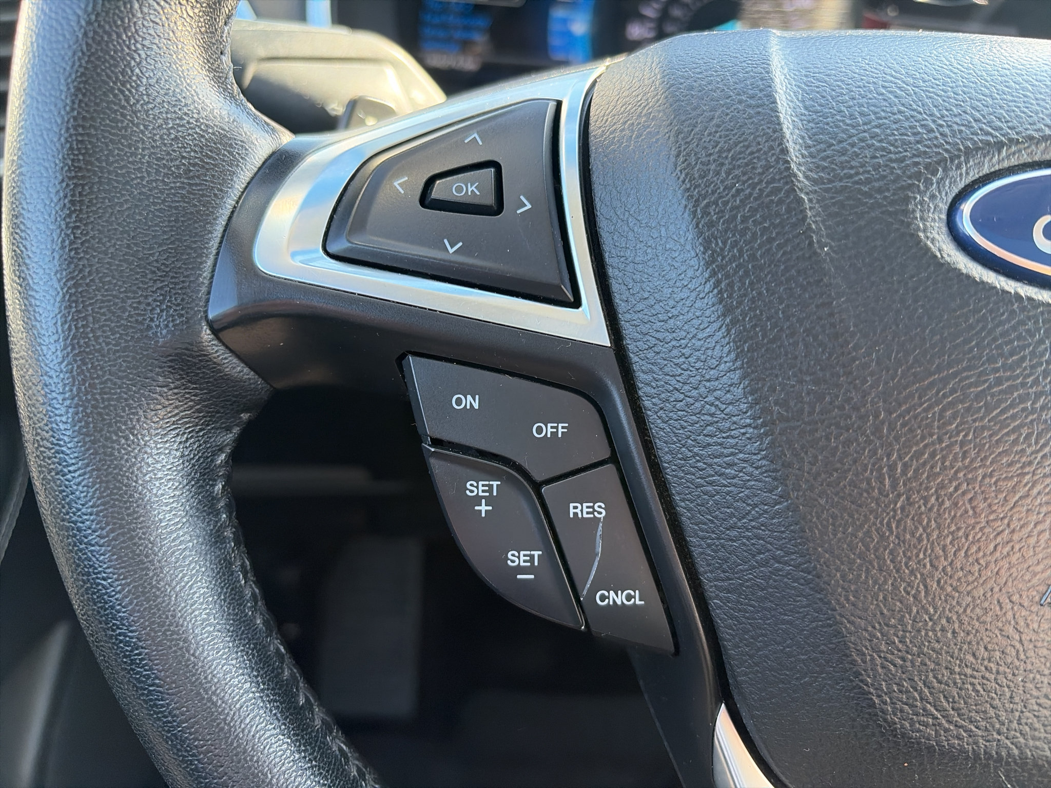 Used 2018 Ford Edge Titanium w/ Equipment Group 301A AWD/4WD image 23