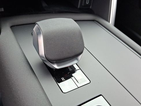 New 2026 Land Rover Discovery S AWD/4WD image 17