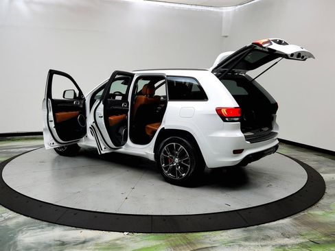 Used 2016 Jeep Grand Cherokee SRT image 12