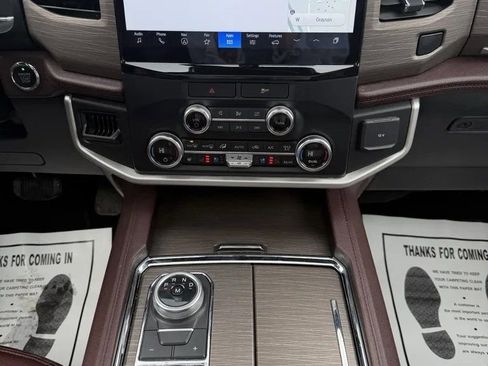 Used 2023 Ford Expedition Limited image 20