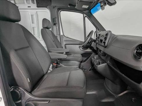 Used 2022 Mercedes-Benz Sprinter 2500 image 19