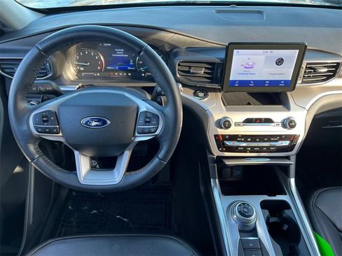 Used 2020 Ford Explorer XLT w/ Equipment Group 202A image 9