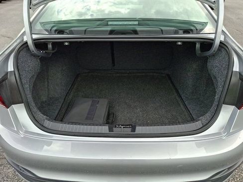 Certified 2023 Volkswagen Jetta SE w/ Panoramic Sunroof Package FWD image 35