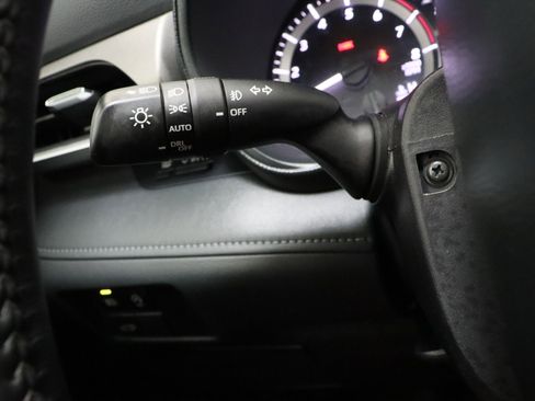 Used 2025 Toyota Highlander LE image 25