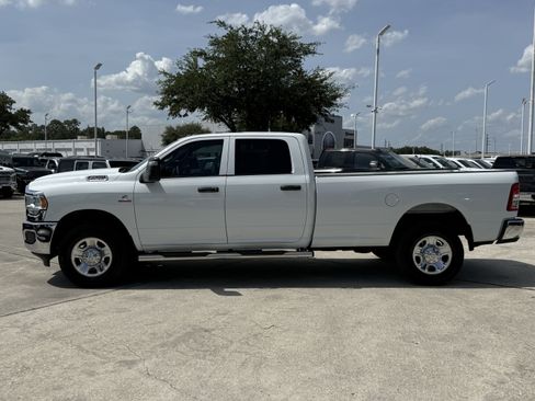 Used 2024 RAM 2500 Tradesman w/ Chrome Appearance Group AWD/4WD image 7