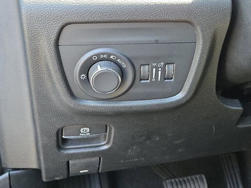 Used 2023 Jeep Grand Cherokee Laredo image 29