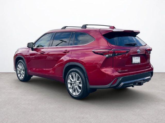 Used 2024 Toyota Highlander Limited AWD/4WD image 3