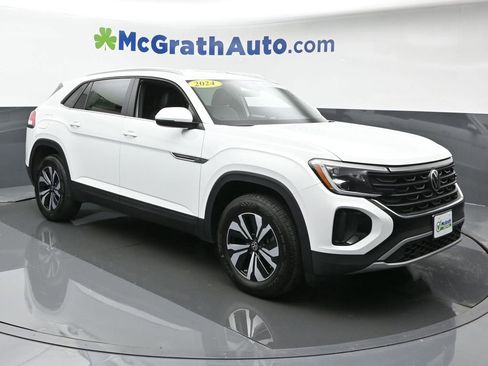 Used 2024 Volkswagen Atlas Cross Sport SE image 2