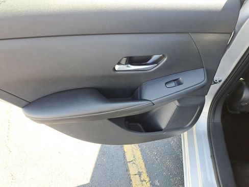 Used 2023 Nissan Sentra SV FWD image 17