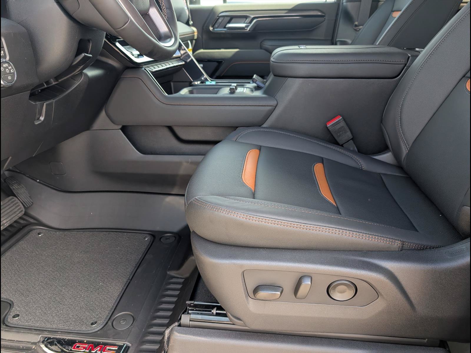 New 2026 GMC Sierra 2500 AT4 w/ AT4 Premium Plus Package AWD/4WD image 11