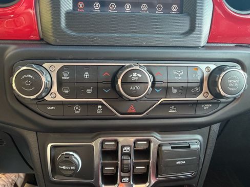 Used 2023 Jeep Gladiator Sport AWD/4WD image 46