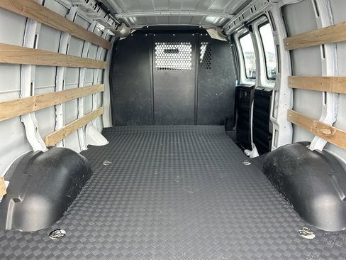 Used 2024 GMC Savana 2500 w/ Driver Convenience Package image 17