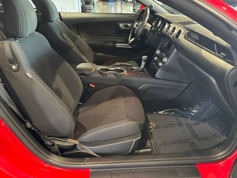 Used 2022 Ford Mustang Coupe RWD image 18