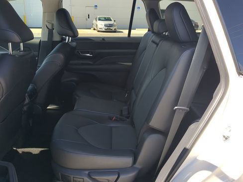 Used 2024 Toyota Grand Highlander Limited image 20