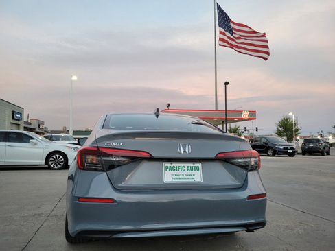 Used 2023 Honda Civic EX image 7