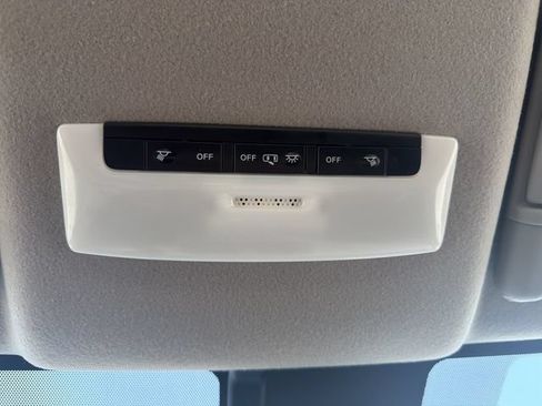Used 2021 Nissan Versa SV FWD image 30