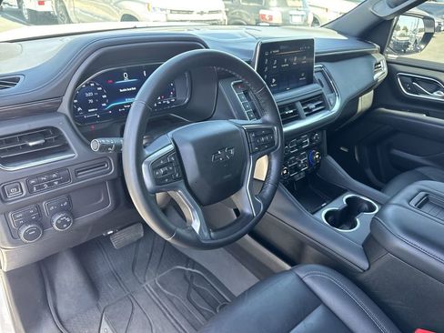 Certified 2024 Chevrolet Suburban Z71 w/ Luxury Package AWD/4WD image 16