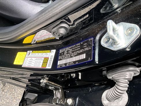 Used 2021 Toyota Highlander XLE image 36