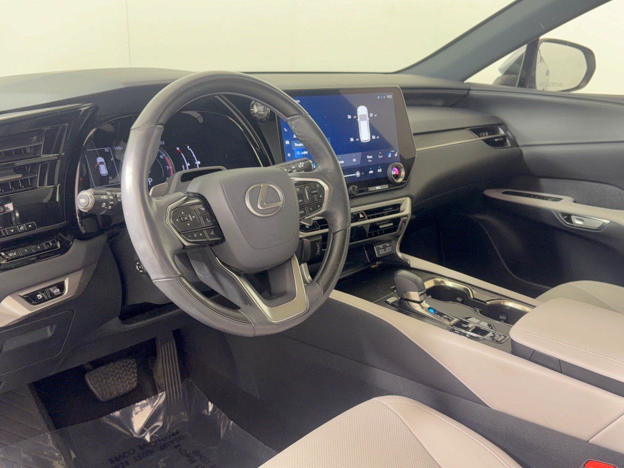 Used 2024 Lexus RX 350 Premium w/ Convenience Package AWD/4WD image 4