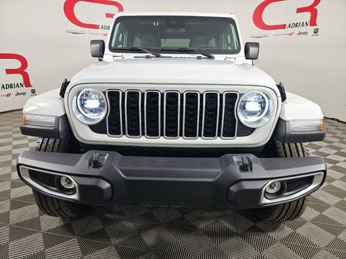 Used 2025 Jeep Wrangler Unlimited Sahara image 2