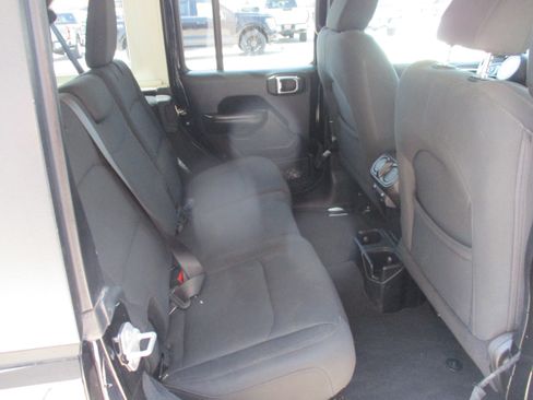 Used 2018 Jeep Wrangler Unlimited Sport S AWD/4WD image 9