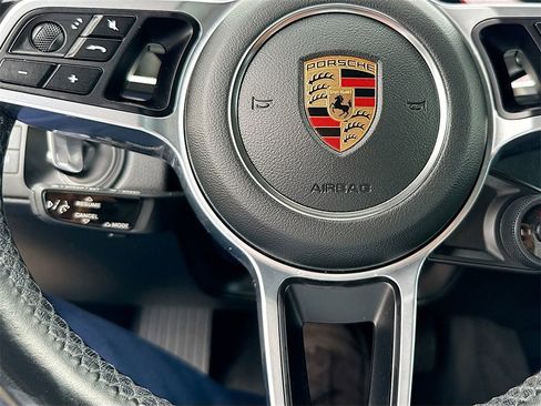 Used 2022 Porsche Cayenne Platinum Edition image 22