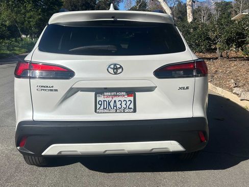 Used 2022 Toyota Corolla Cross XLE image 4