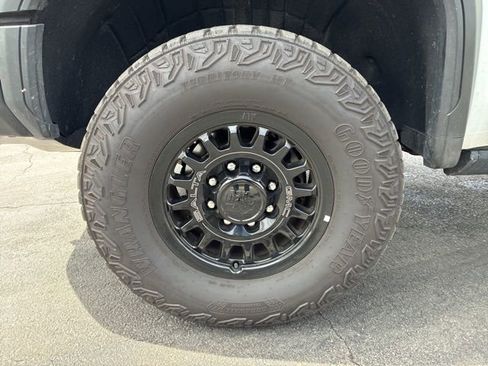 Used 2025 GMC Sierra 2500 AT4X w/ AT4X AEV Edition image 7