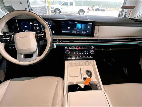Used 2025 Hyundai Santa Fe Calligraphy image 14