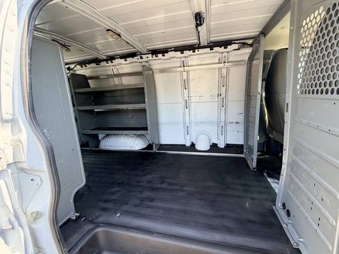 Used 2017 Chevrolet Express 2500 RWD image 12