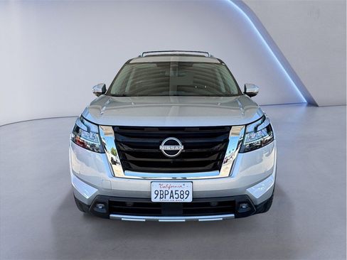 Used 2022 Nissan Pathfinder SL w/ SL Premium Package FWD image 2