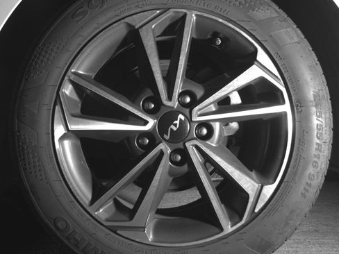 Used 2024 Kia Forte LXS image 19