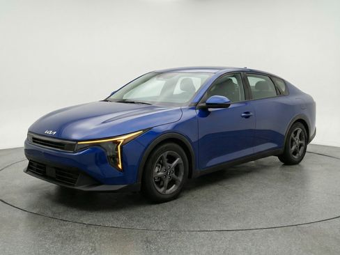 Used 2025 Kia K4 LXS image 3