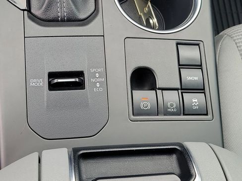 Used 2023 Toyota Highlander L image 24