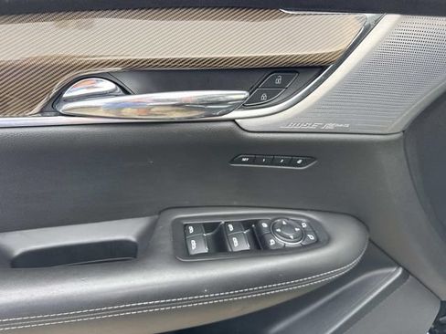 Used 2020 Cadillac XT6 Premium Luxury w/ Platinum Package FWD image 19