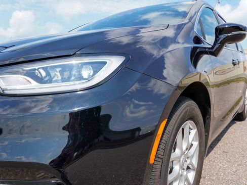 Used 2026 Chrysler Pacifica Select FWD image 24