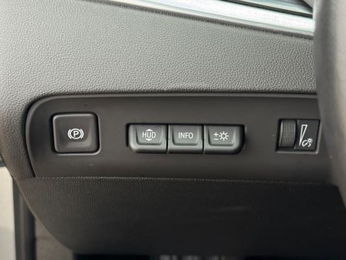 Used 2024 Buick Enclave Premium image 24