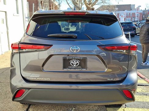 Used 2025 Toyota Highlander XLE image 5
