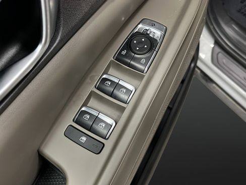 Used 2026 Kia Carnival SX FWD image 22